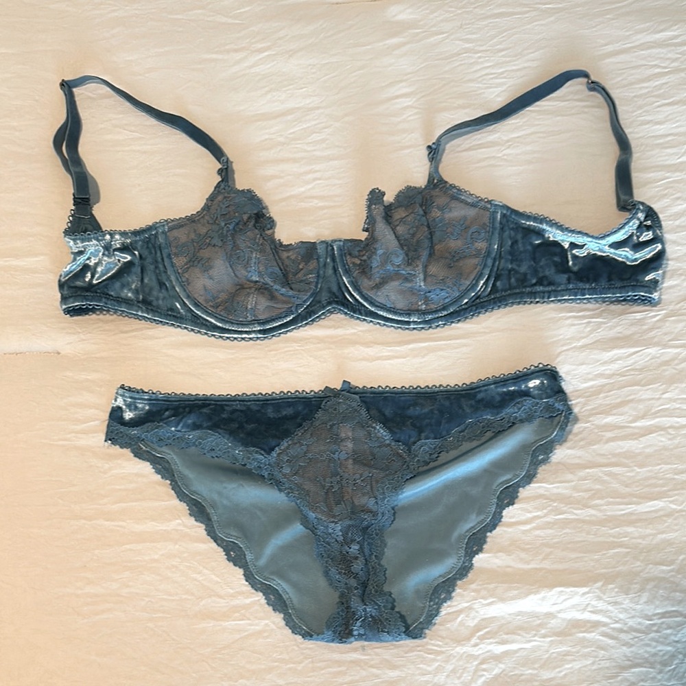 Victoria Secret Dream Angels Lingerie Set